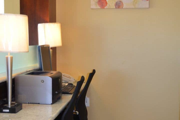 Business Center 18 of 19