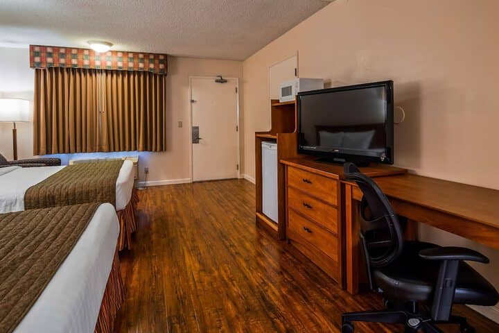Room 10 of 19