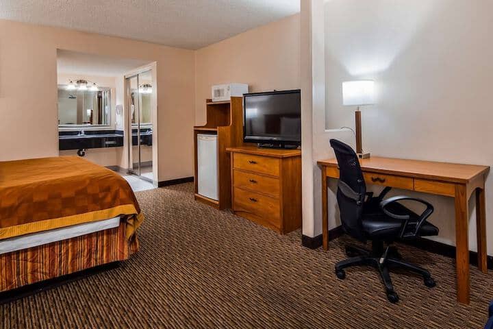 Room 8 of 19